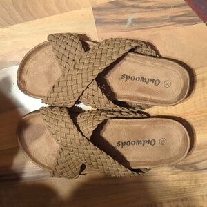 Outdoor sandals, women's 10 taupe color